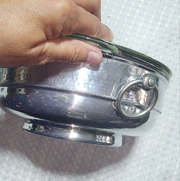 VINTAGE HAMMERED ALUMINUM BOWL WITH FIRE KING GLASS CASSEROLE BOWL SET - Picture 8 of 8